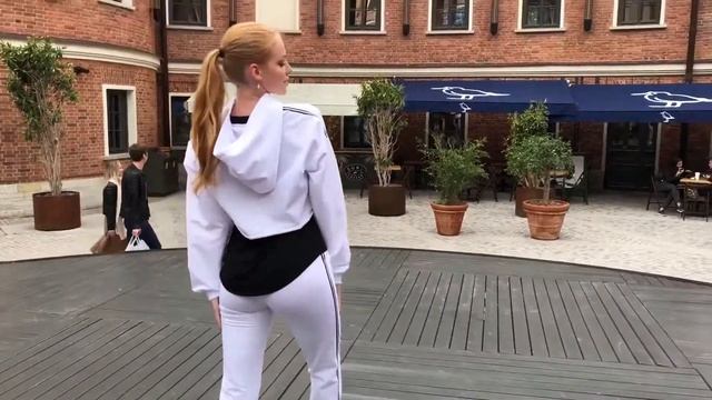 Что такое кроп худи? Спортивный костюм с кроп худи белого цвета смотреть онлайн