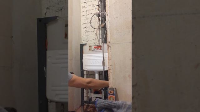 Сантехник, монтаж инсталляции Vitra смотреть онлайн