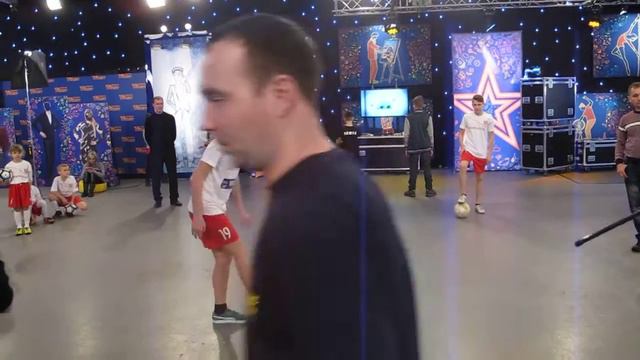 Работа с мячом - юные футболисты из Запорожья на "Україна має талант" смотреть онлайн