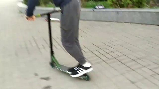 VLOG: Стрит на самокате . Новый трюки . смотреть онлайн