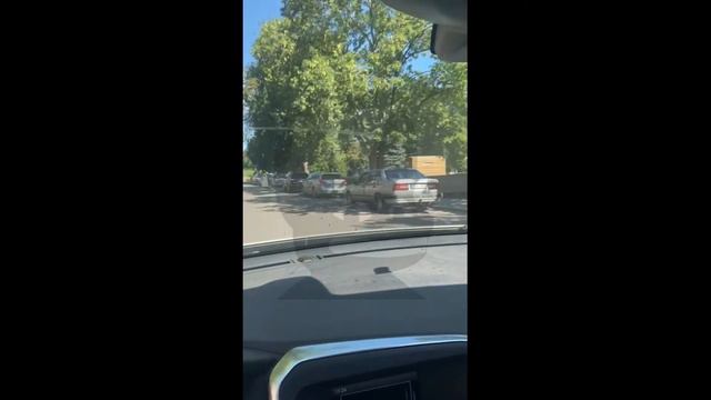 На границе с Эстонией многочасовая очередь! Queue at the border with Estonia! смотреть онлайн