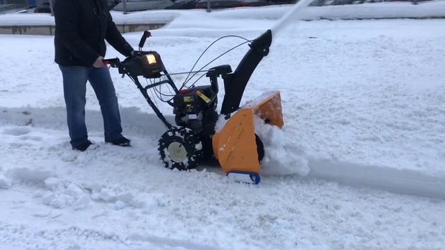 Уборка снега снегоуборщиком CubCadet 524 SWE..mp4