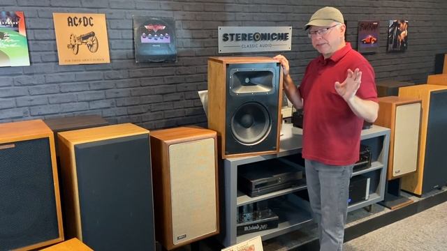 DIY WaveGuide speakers compared to vintage Advent speakers. смотреть онлайн