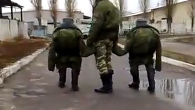 Армейский прикол Солдаты карлики смотреть онлайн