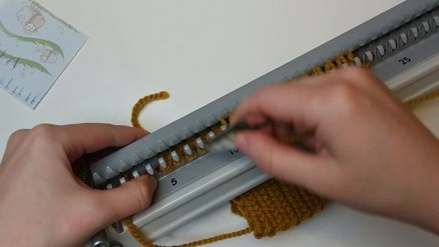 Вяжем носки на Ивушке || подробный мастер-класс || как связать носки на ручной машине урок || пятка смотреть онлайн