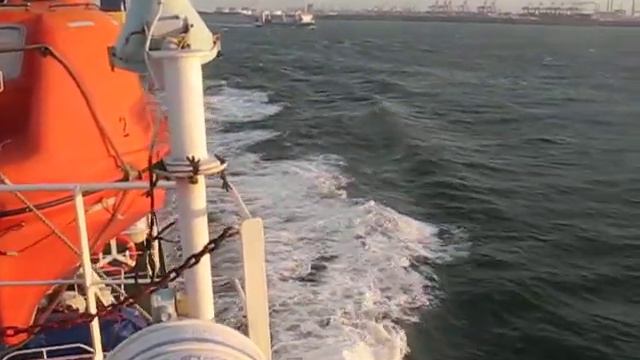 MV Celestine,ураганный ветер и я,шатающийся под ним во все стороны. смотреть онлайн