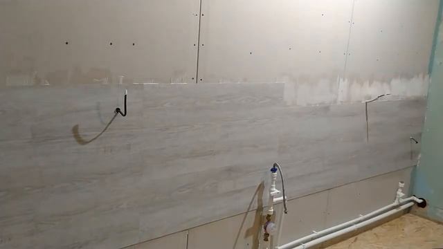 Клеем плитку пвх на стены смотреть онлайн