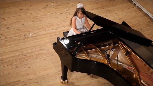 Плешакова Мария-Луиза (8лет) Ф.Шопен Три экосеза смотреть онлайн