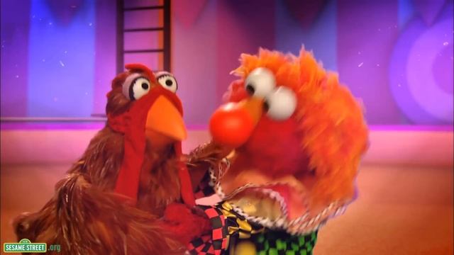 Sesame Street: "Keep on Clucking" Song | Elmo the Musical смотреть онлайн