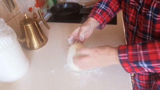 Украинский обед с французским акцентом. Вкуснейшие лепешки. Быстрый рецепт без взвешивания и мороки смотреть онлайн