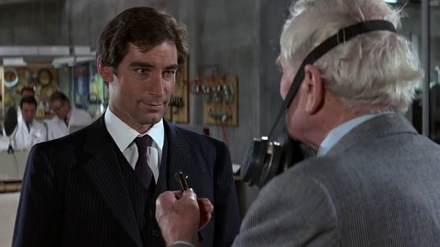 THE LIVING DAYLIGHTS | Bond gets kitted out смотреть онлайн