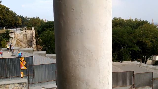 Одесса. Потемкинская лестница. Вид на морвокзал. смотреть онлайн