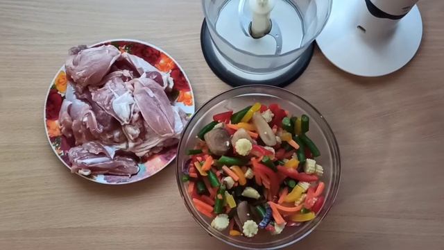 Нежные куриные котлетки с овощами смотреть онлайн