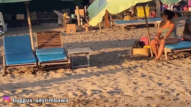 BALI ! SUASANA PANTAI BATU BOLONG CANGGU BALI BANYAK BULE LAGI BERJEMUR смотреть онлайн