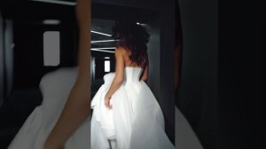 А какое платье выбрала бы ты?