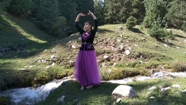 "Сардал кыз" кыргыз бийи Түп району , Кең-Суу айылынын мектеп окуучулары смотреть онлайн