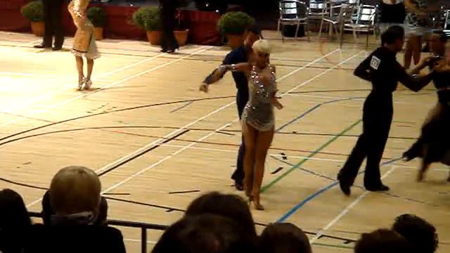 Julian and Rosa's Rumba смотреть онлайн