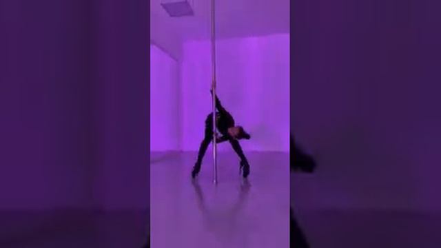 Exotic_flow_pole_dance_💜_танцы_на_пилоне_🖤 смотреть онлайн