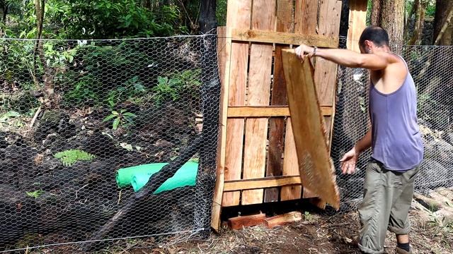 The Chicken Coop ? #7 | "Capturing" the Chickens and Final Tasks. смотреть онлайн