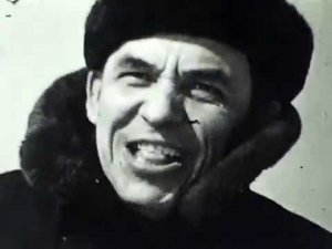 Соревнования пловцов зимой в Астрахани.