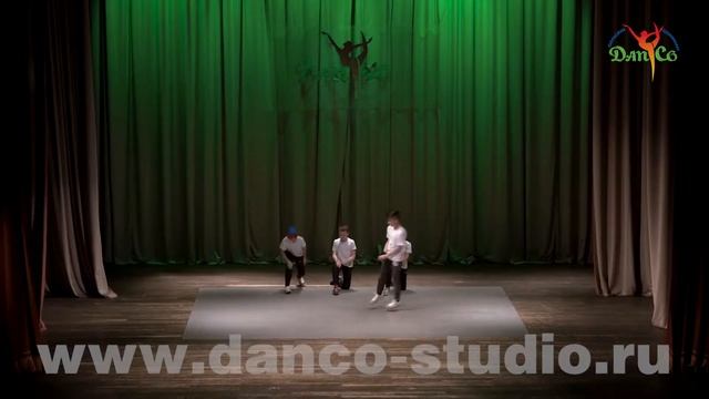 Танцевальная Корпорация DanCo смотреть онлайн