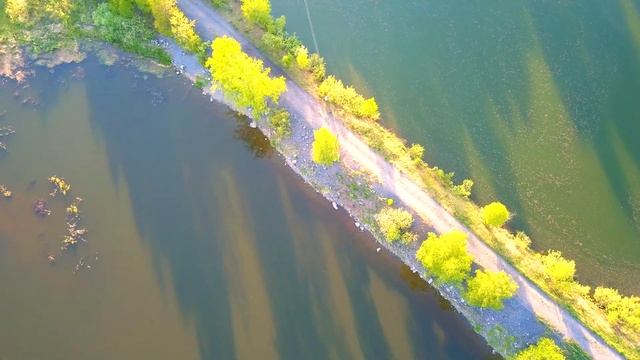 РЫБАЛКА С БЕРЕГА НА ВОДОХРАНИЛИЩЕ ( КРАСИВЫЕ КАДРЫ АТАКИ ЩУКИ ) смотреть онлайн