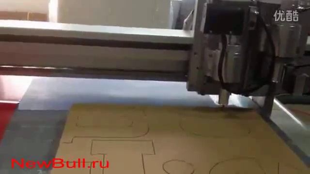 Планшетный режущий плоттер DCZ в процессе резки ячеистого материала xanita, режущий плоттер и раскр смотреть онлайн
