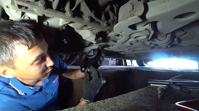 ВИБРАЦИЯ В САЛОНЕ! ЗАМЕНА НИЖНЕЙ ОПОРЫ ДВИГАТЕЛЯ ФОРД ФОКУС 2