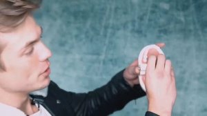 Модель рассказывает как получить впалые(полые) щеки, мьюинг, mewing по русски