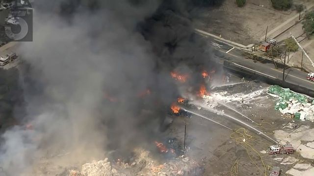 Massive Fire Burns at Ontario Recycling Center смотреть онлайн