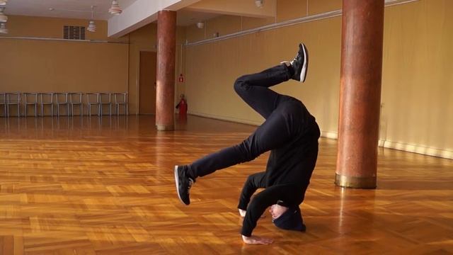 Как стоять на голове ( how to headstand) смотреть онлайн