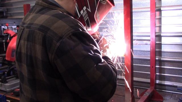 Chicago Electric Red Design Auto-Darkening Welding Helmet - 2 Year Review (Harbor Freight) смотреть онлайн