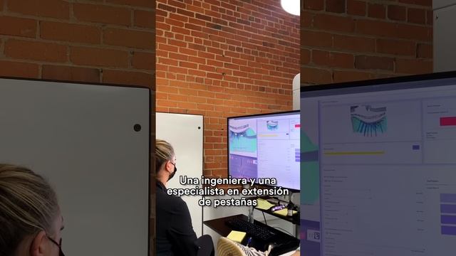 Un robot hizo mis extensiones de pestañas смотреть онлайн