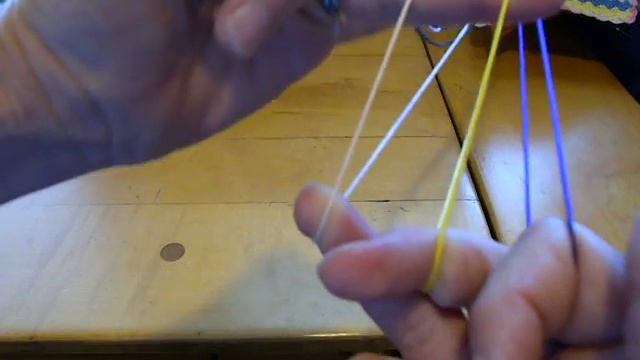 START HERE! 5-loop square fingerloop braid, pt.1 смотреть онлайн