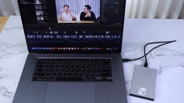 รีวิว MacBook Pro 16" ตัวเริ่มต้น ซื้อดีมั้ย? จากประสบการณ์ใช้งานจริง | อาตี๋รีวิว EP.276 смотреть онлайн