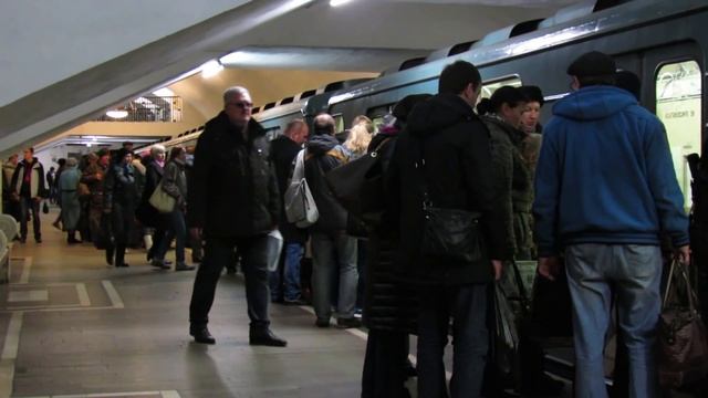 Станция "Новокузнецкая", движение в центр закрыто // 18.10.2014 смотреть онлайн