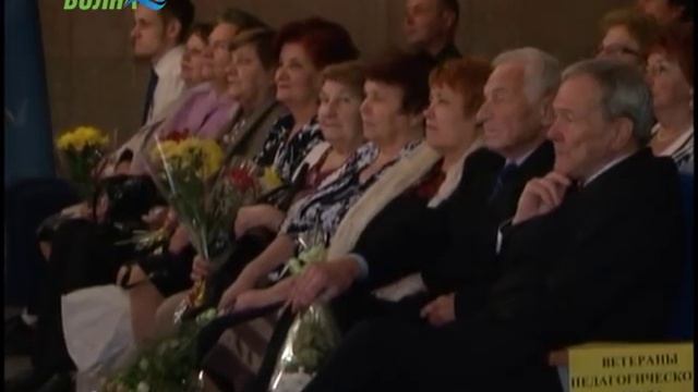 Власти города Конаково поздравили самую первую школу города в юбилеем