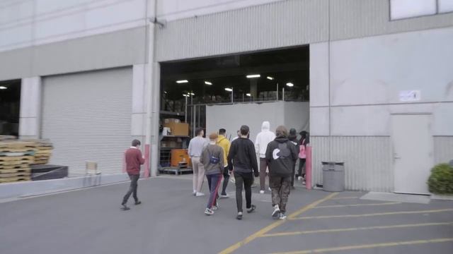 Guess Jeans! Factory Tour смотреть онлайн