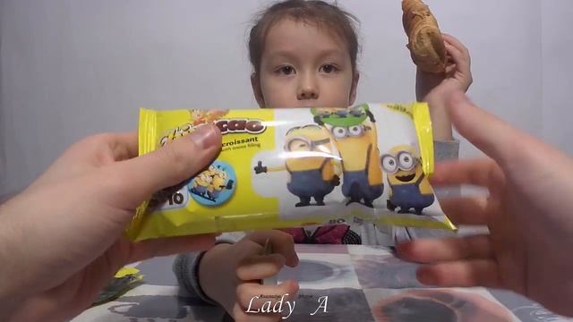 Миньоны муви Леди Настя пробует эксклюзивный Chipicao круассан Minions movie Lady A exclusive Chipic смотреть онлайн
