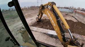 Как выровнять грунт экскаватором.