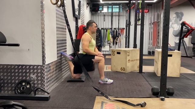 Растяжка передней поверхности бедра у стены смотреть онлайн