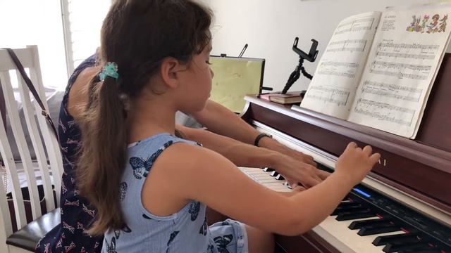 Piano duet with my small pupil/первые уроки фортепиано для малышей смотреть онлайн