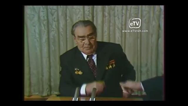 Назад в прошлое. Леонид Ильич Брежнев поздравляет народ с Новым Годом (1979г). смотреть онлайн