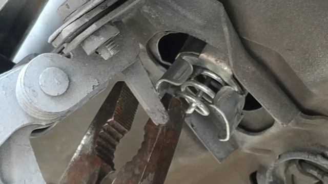 Как снять эмблему Мерседес на капоте смотреть онлайн