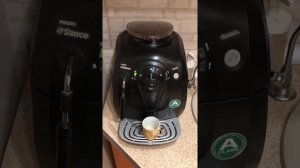 Кофемашина Saeco Xsmall - включение и автоматическая промывка системы.