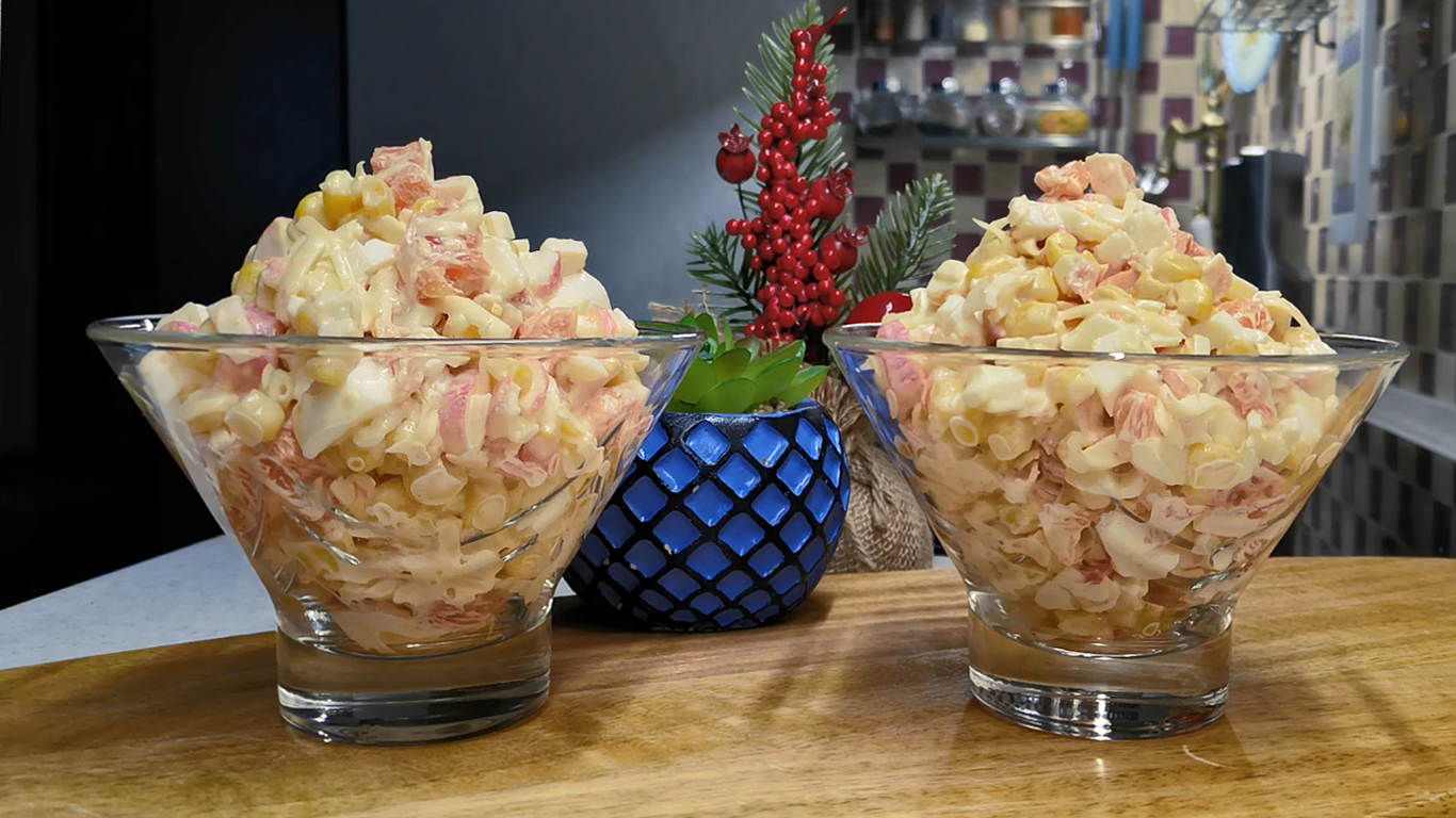 На столе столько всего, а этот САЛАТ с палочками уходит первым! Идеальный салат на новогодний стол! смотреть онлайн