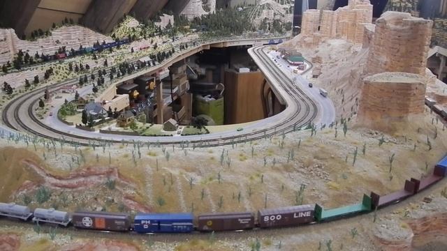 Z scale, BNSF / MRL (style Mullan Pass) 2 смотреть онлайн