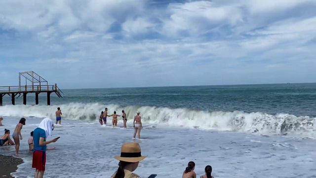 Батуми🌳⚓️🌊🥰Шторм.июль 2021.Выбрались в отпуск😍💃🏽✈️ смотреть онлайн