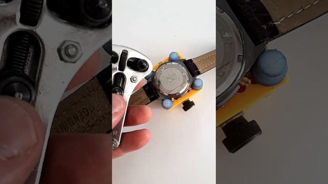 Как открыть заднюю крышку часов Breitling? смотреть онлайн