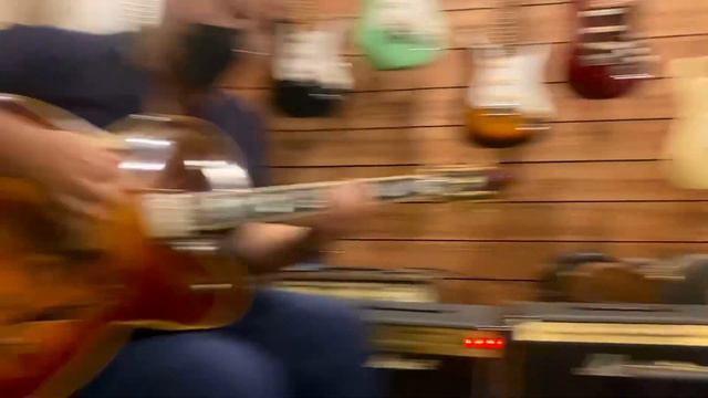 Gibson Super 400 1970 смотреть онлайн